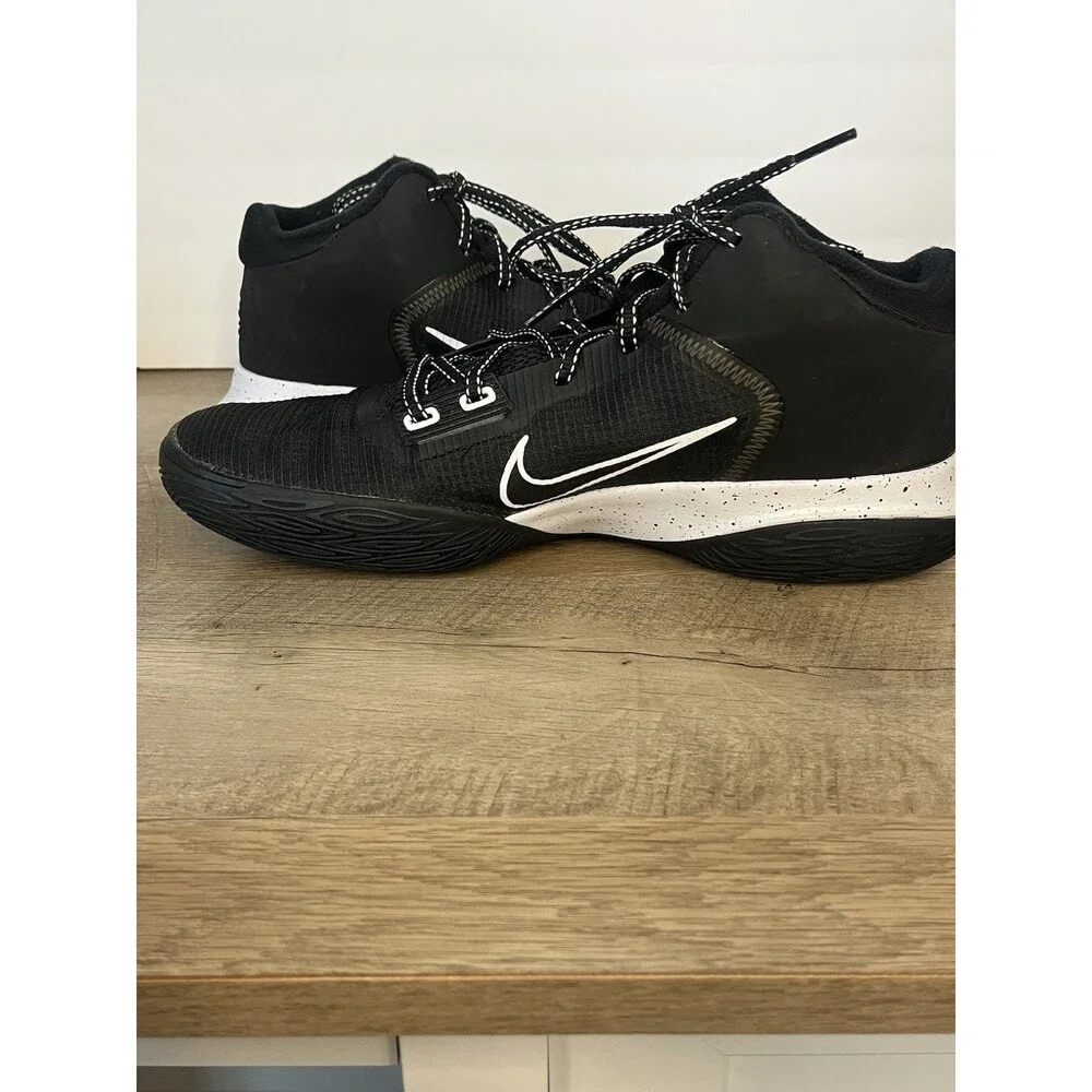 Nike Kyrie Flytrap 4 Men Size 11 Black White Basketball Shoes  CT1972-001